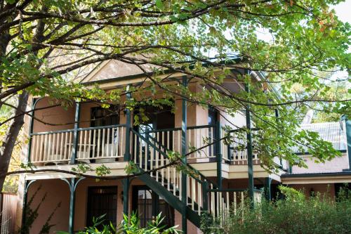 Provenance Accommodation in บีชเวิร์ธ