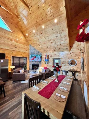 Enchanted Peak Lodge - Pigeon Forge, TN