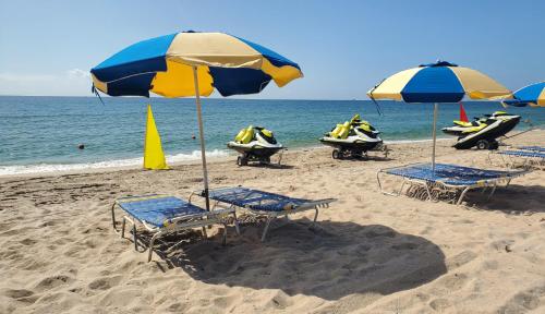Beachfront Studio Suite - Private Beach Access - Perfect for Couples in Pompano Beach, USA