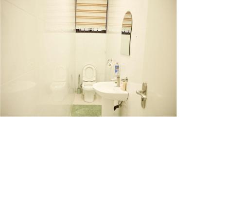3 Bed Luxury Home Ayi MensahAccra - image 3
