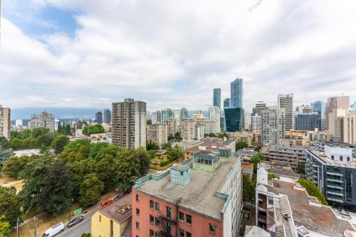 Stunning City View from Modern 2 Bedroom Downtown Apartment in Vancouver, Canada