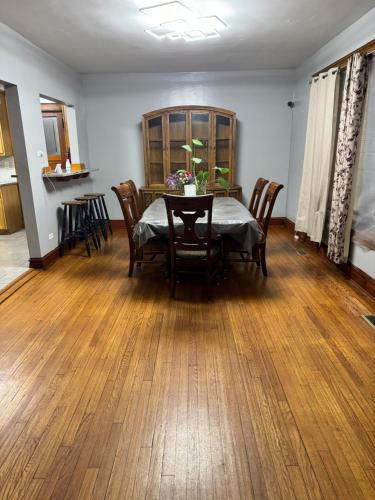 Cozy Bungalow Home in Chicago in Chicago, USA
