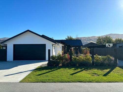 Pedal and Play - Cromwell Holiday Home, Cromwell