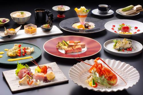 Japanese-Style Room with Private Bath and Special French Kaiseki Course Dinner - Sea View