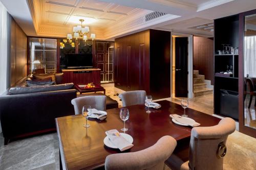 Dusid One-Bedroom Duplex King Suite - Club Benefits room in Hotel Muse Bangkok Autograph Collection