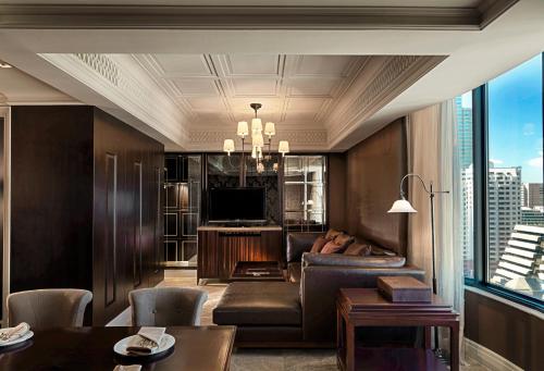 Dusid One-Bedroom Duplex King Suite - Club Benefits image 10