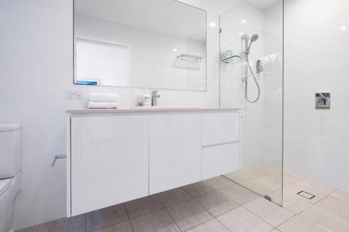 Three-Bedroom House image 2