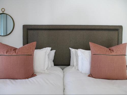 Luxury King Room image 10