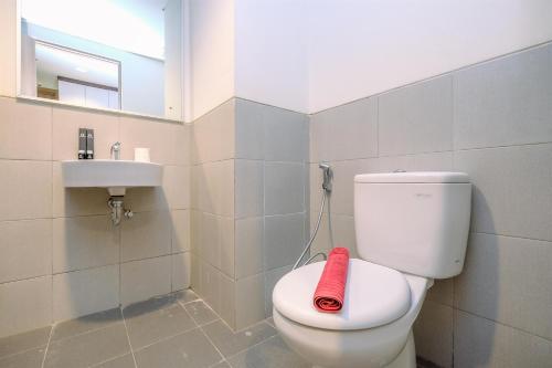 Modern Look and Homey 2BR Bogor Icon Apartment By Travelio - image 2