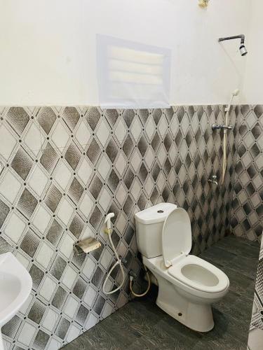 Double Room with Balcony image 2
