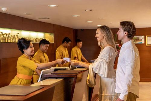 Front desk [24-hour]