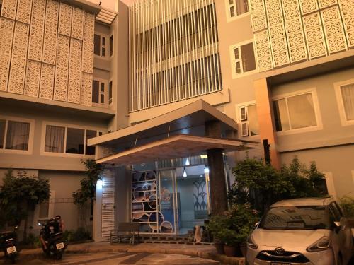 ディナル ロッジ (Dinar Lodge) in スリン