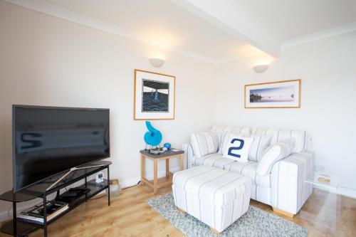 Three-Bedroom House image 1