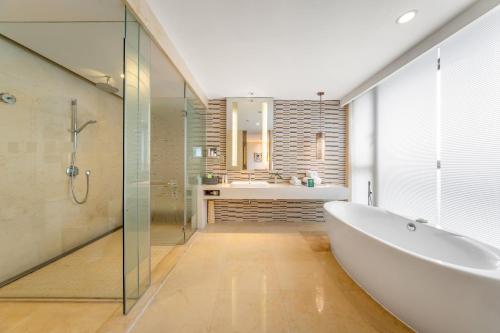 room detail thumbnail 2
