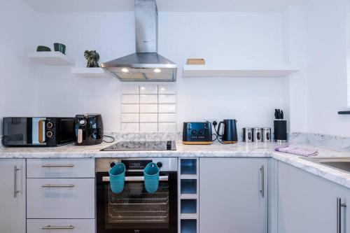 One-Bedroom Apartment image 7