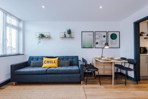 One-Bedroom Apartment image 6