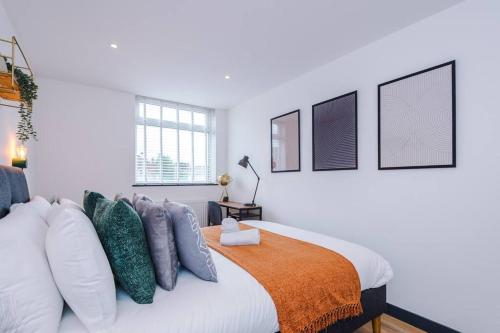 One-Bedroom Apartment image 3