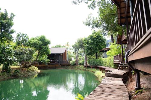 Surrounding environment, ธารคีรี รีสอร์ต สวนน้ำกำนัน in Ban Nai Sa