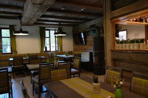 ห้องอาหาร, Ferienwohnung Werraquell Hütte (Ferienwohnung Werraquell Hutte) in มาสเซอร์แบร์ก