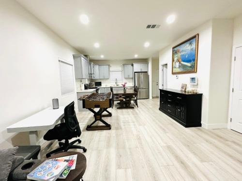 New 2-story house 3 bedrooms 3 bathrooms in Anaheim near Disneyland in Anaheim, USA
