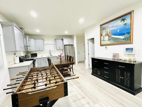 New 2-story house 3 bedrooms 3 bathrooms in Anaheim near Disneyland in Anaheim, USA