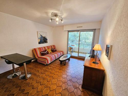 Erkély/terasz, Bel appartement, 4 couchages, lumineux, 500 m de la plage et des commerces... in Saint Mandrier Sur Mer