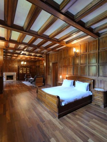 The Castle - Your unique way of retreat