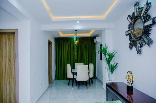 3 Bed Home Sleeps 6 - Garden Parking Wifi, Ibadan (Foto 3)