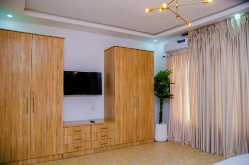 3 Bed Home Sleeps 6 - Garden Parking Wifi, Ibadan (Foto 8)