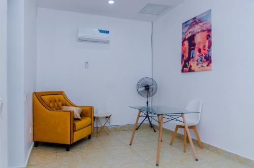 3 Bed Home Sleeps 6 - Garden Parking Wifi, Ibadan (Foto 9)