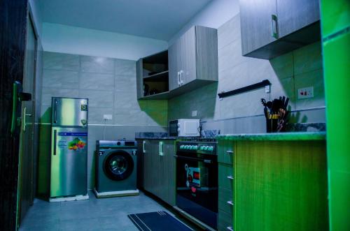 3 Bed Home Sleeps 6 - Garden Parking Wifi, Ibadan (Foto 10)