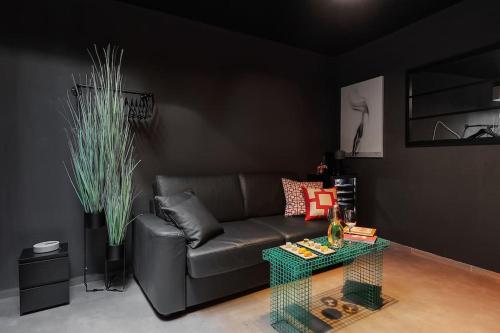 Le Dark, Paris