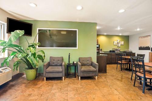 SureStay Plus Hotel by Best Western Bettendorf - image 11