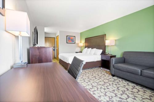 SureStay Plus Hotel by Best Western Bettendorf - image 14