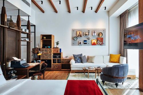 room detail thumbnail 1