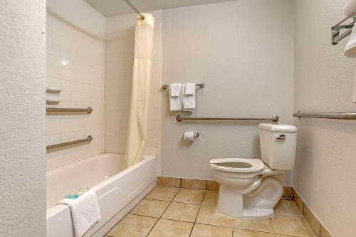 Quality Inn and Suites NRG Park - Medical Center - image 10