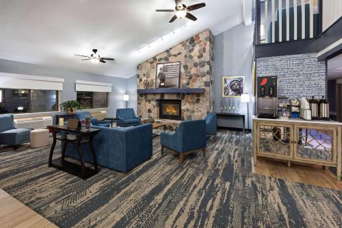AmericInn by Wyndham North Branch - image 2