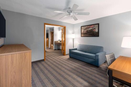 AmericInn by Wyndham North Branch - image 11