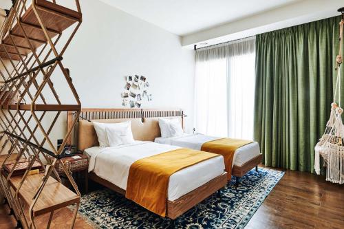 room detail thumbnail 1