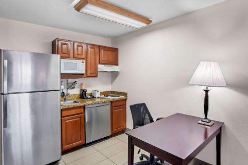 MainStay Suites - image 12