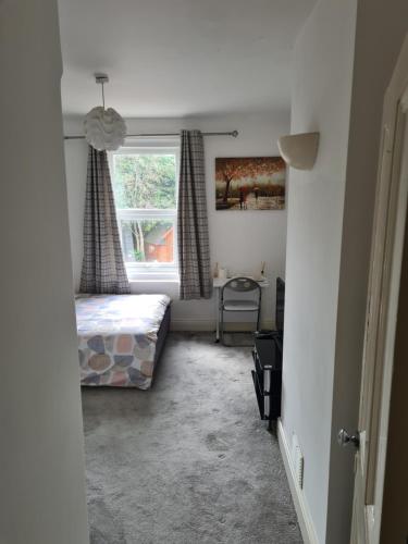 A private & beautiful bedroom with shared bathroom in the heart of Bournemouth in Bournemouth Suburbs