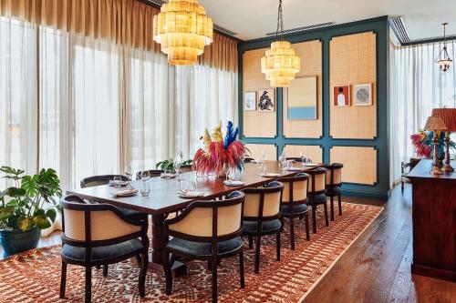 Restaurant, 25hours Hotel One Central in Dubai