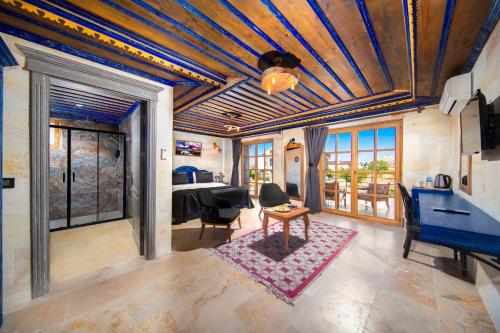 Dotări, Moonstone in Cappadocia in Uchisar