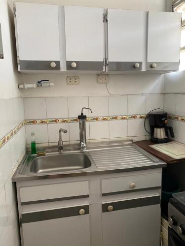 Cocina, Apto Centro de Ccs, cerca todo! in San Agustin Del Norte