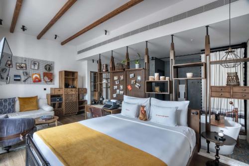 room detail thumbnail 1