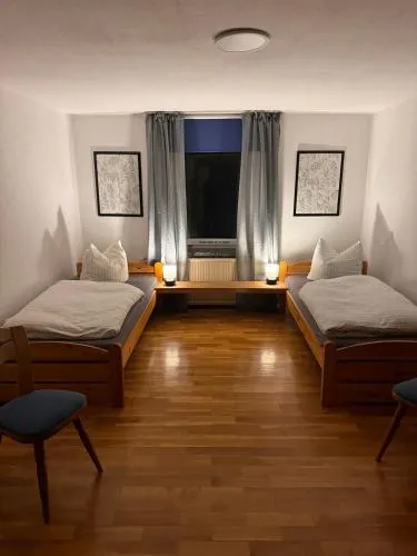 Pension FAULPELZ - Zweibettzimmer Gemeinschaftsbad in Niederorschel, Deutschland