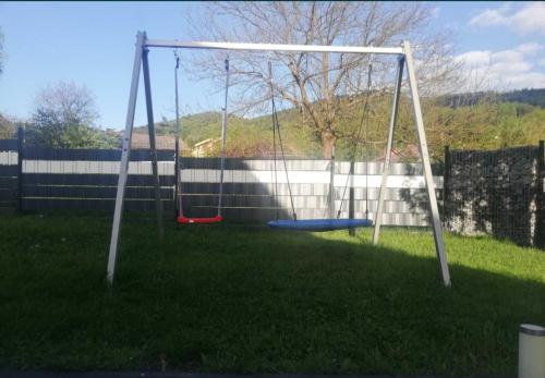 Baliowy Żar nad jeziorem w Międzybrodziu Baliowy Żar nad jeziorem w Międzybrodziu