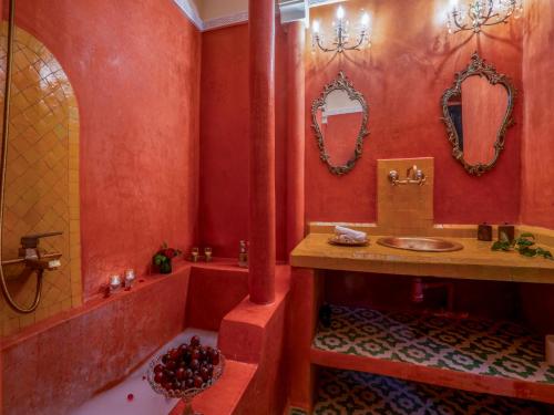 room detail thumbnail 2