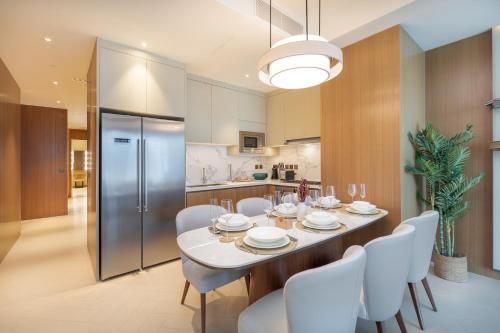 Address Residences Dubai Opera - Burj Khalifa City Views 1 2 & 3-Bedroom Apartment 1 minute walk to Burj Khalifa Dubai Mall Dubai Fountain by Heaven Crest - image 5