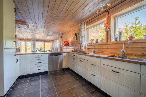 Lakehouse - 14p - With Sauna & By the Water in วราดาล